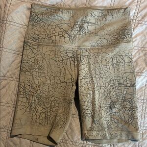 Lululemon Wunder Train 8 in shorts sz 8 - never worn
